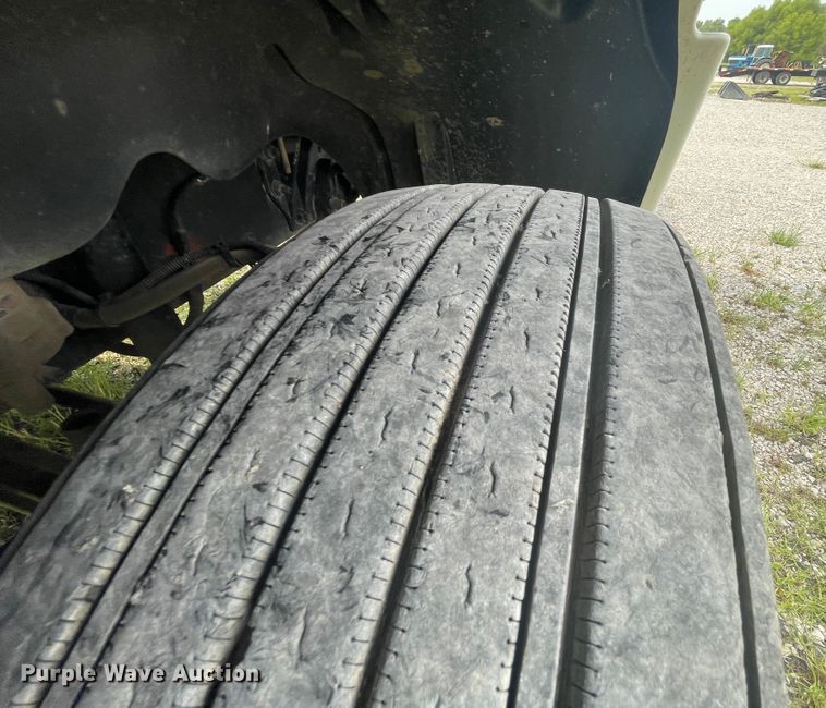 image for item KK9506 2007 Freightliner Columbia 120  semi truck