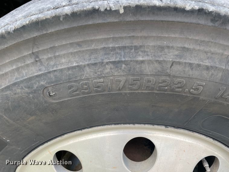 image for item KK9506 2007 Freightliner Columbia 120  semi truck