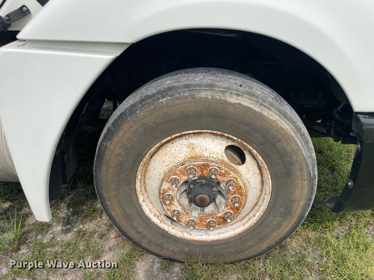 image for item KK9506 2007 Freightliner Columbia 120  semi truck