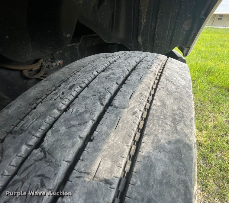 image for item KK9506 2007 Freightliner Columbia 120  semi truck