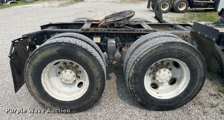 image for item KK9506 2007 Freightliner Columbia 120  semi truck