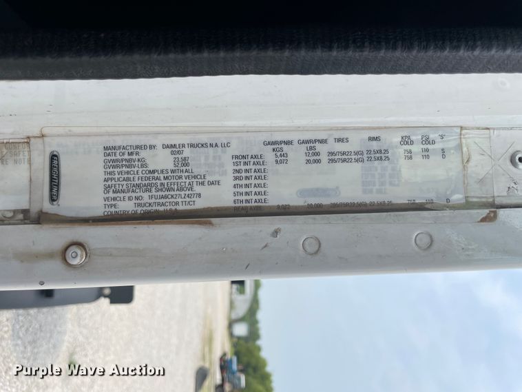 image for item KK9506 2007 Freightliner Columbia 120  semi truck