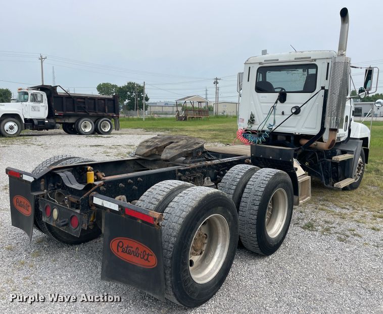 image for item KK9507 2001 Mack CH613  semi truck