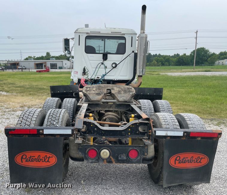 image for item KK9507 2001 Mack CH613  semi truck