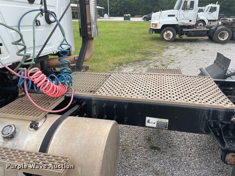 image for item KK9507 2001 Mack CH613  semi truck