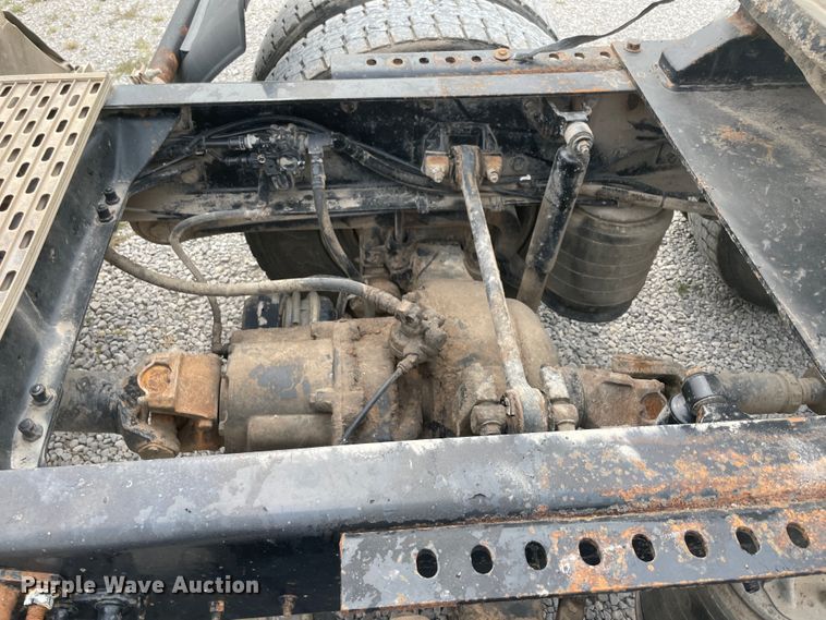 image for item KK9507 2001 Mack CH613  semi truck