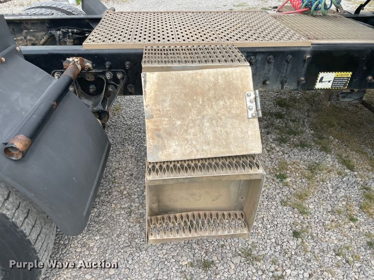 image for item KK9507 2001 Mack CH613  semi truck