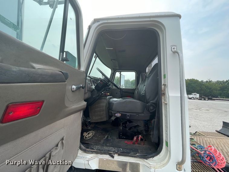 image for item KK9507 2001 Mack CH613  semi truck