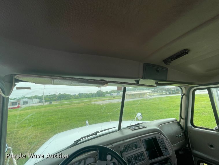 image for item KK9507 2001 Mack CH613  semi truck