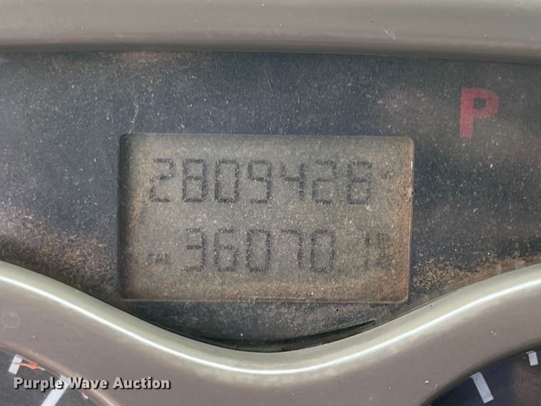 image for item KK9507 2001 Mack CH613  semi truck