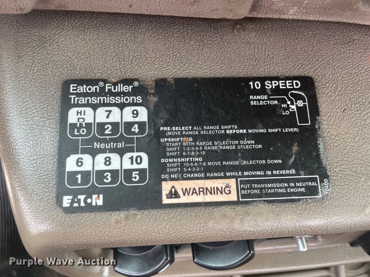 image for item KK9507 2001 Mack CH613  semi truck