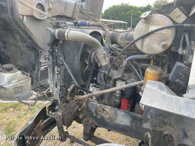 image for item KK9507 2001 Mack CH613  semi truck