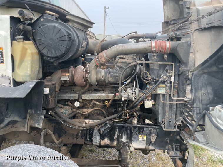 image for item KK9507 2001 Mack CH613  semi truck