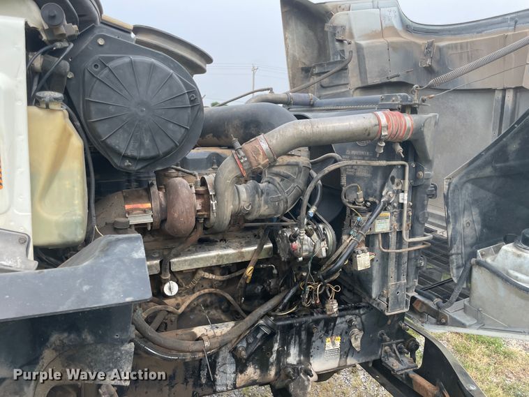 image for item KK9507 2001 Mack CH613  semi truck