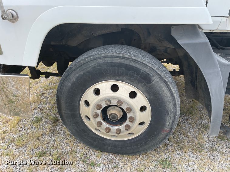 image for item KK9507 2001 Mack CH613  semi truck