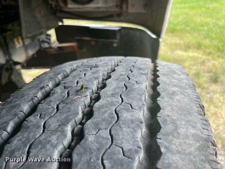 image for item KK9507 2001 Mack CH613  semi truck