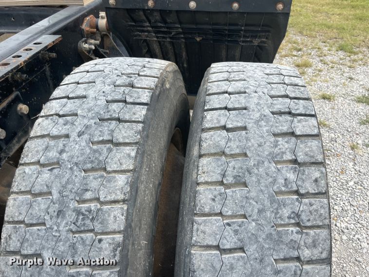 image for item KK9507 2001 Mack CH613  semi truck