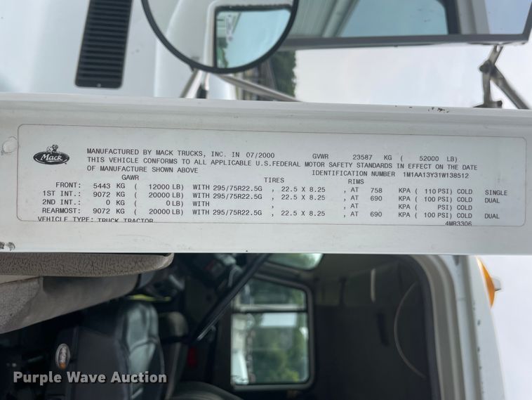 image for item KK9507 2001 Mack CH613  semi truck