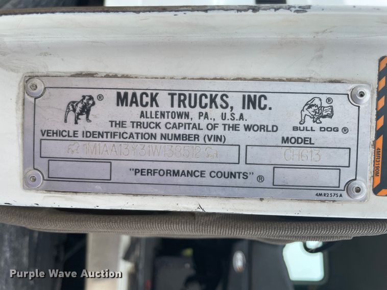 image for item KK9507 2001 Mack CH613  semi truck