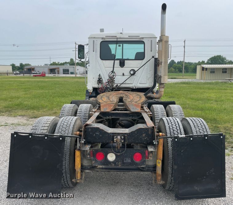 image for item KK9508 2000 Mack CH613  semi truck