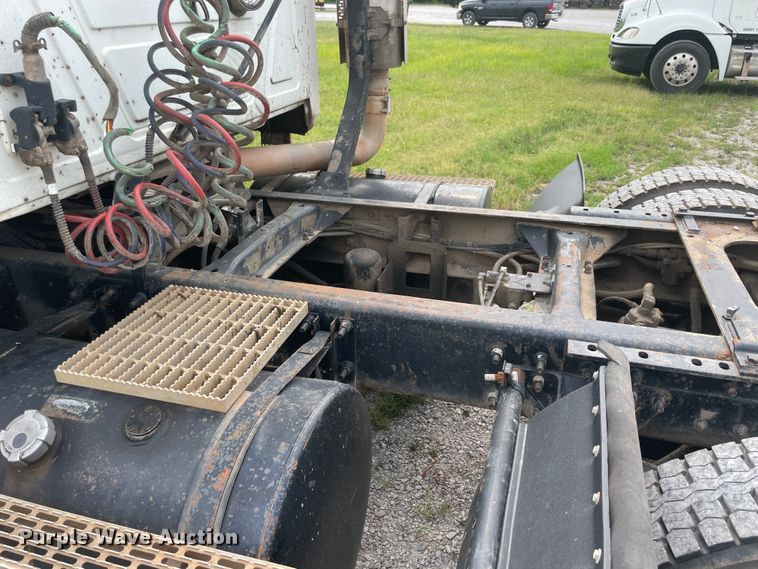 image for item KK9508 2000 Mack CH613  semi truck