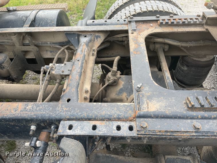 image for item KK9508 2000 Mack CH613  semi truck