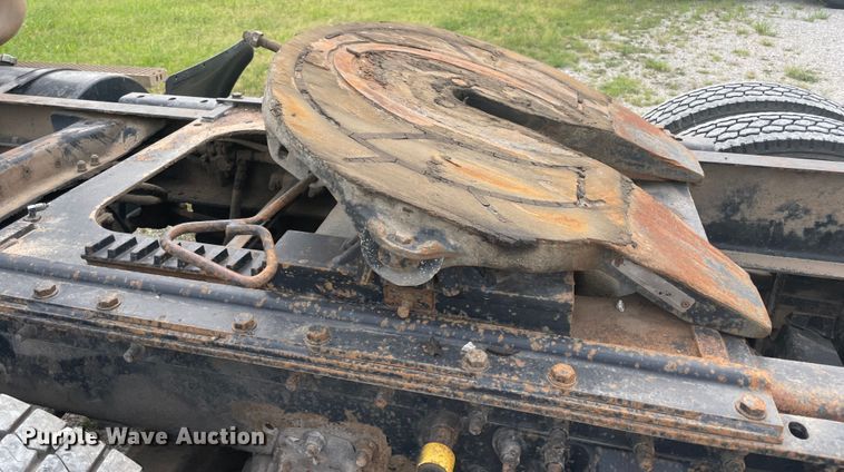 image for item KK9508 2000 Mack CH613  semi truck