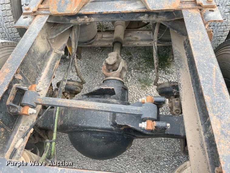 image for item KK9508 2000 Mack CH613  semi truck