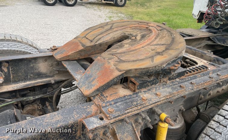 image for item KK9508 2000 Mack CH613  semi truck