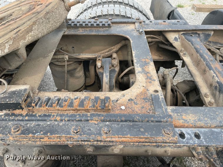 image for item KK9508 2000 Mack CH613  semi truck