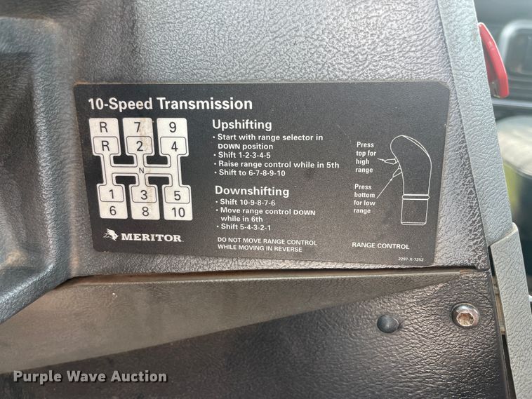 image for item KK9508 2000 Mack CH613  semi truck