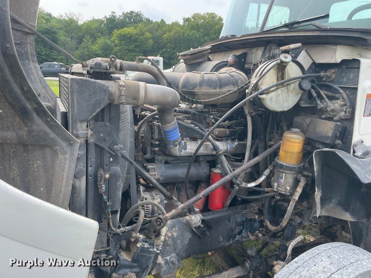 image for item KK9508 2000 Mack CH613  semi truck