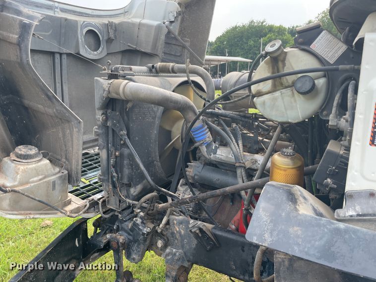 image for item KK9508 2000 Mack CH613  semi truck