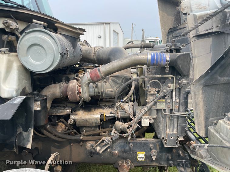 image for item KK9508 2000 Mack CH613  semi truck