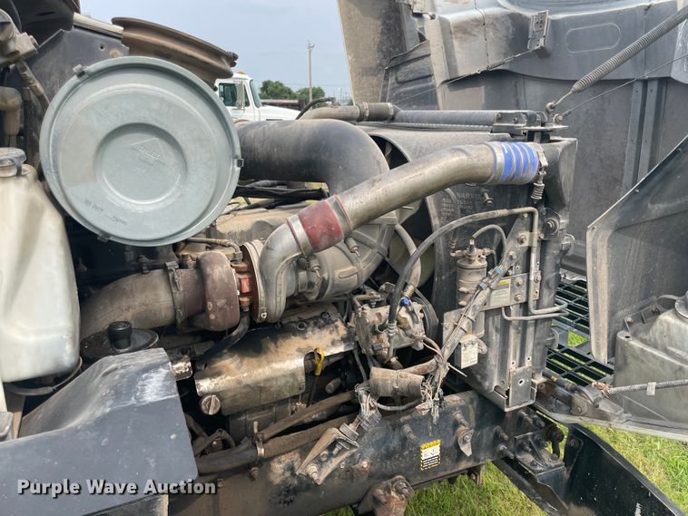 image for item KK9508 2000 Mack CH613  semi truck