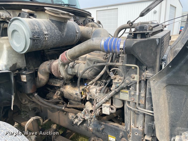 image for item KK9508 2000 Mack CH613  semi truck