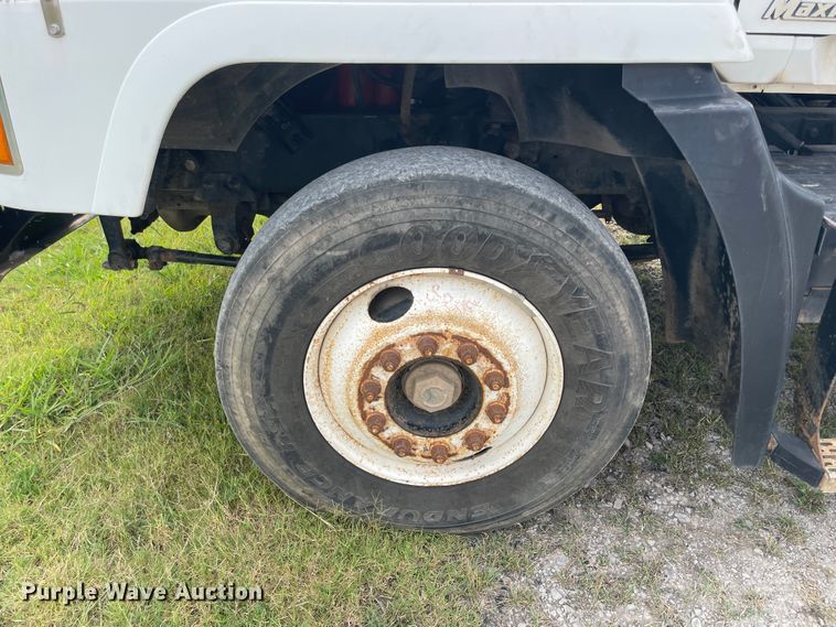 image for item KK9508 2000 Mack CH613  semi truck