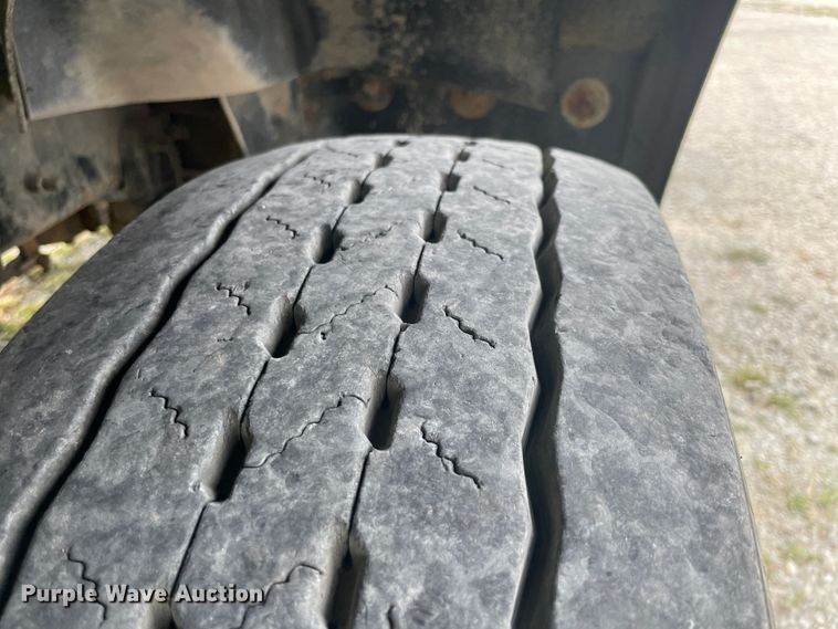 image for item KK9508 2000 Mack CH613  semi truck