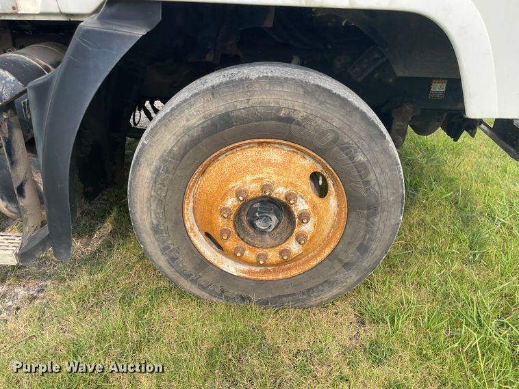 image for item KK9508 2000 Mack CH613  semi truck