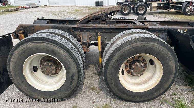 image for item KK9508 2000 Mack CH613  semi truck