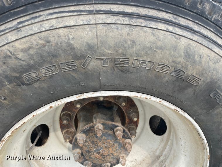 image for item KK9508 2000 Mack CH613  semi truck