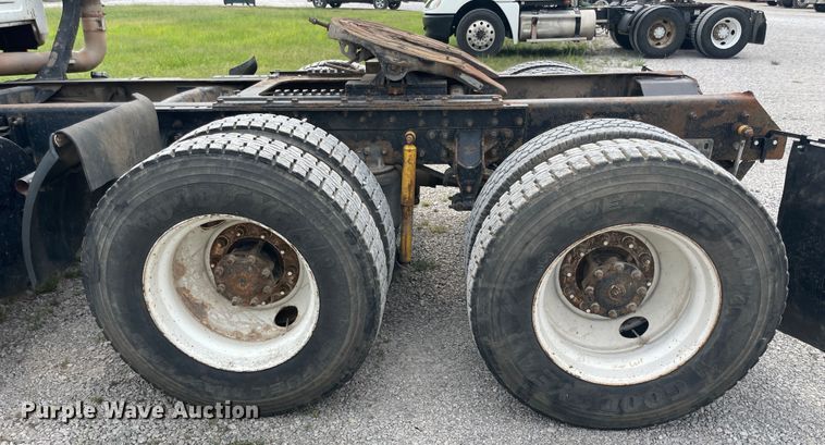 image for item KK9508 2000 Mack CH613  semi truck