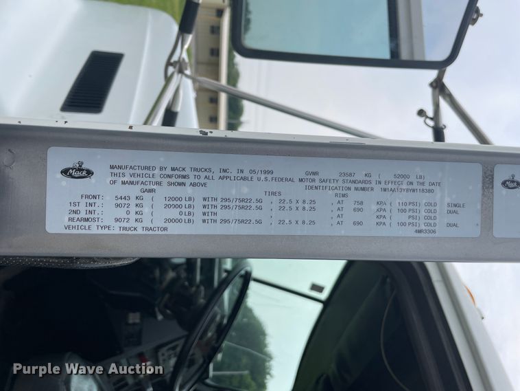 image for item KK9508 2000 Mack CH613  semi truck