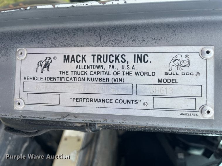 image for item KK9508 2000 Mack CH613  semi truck