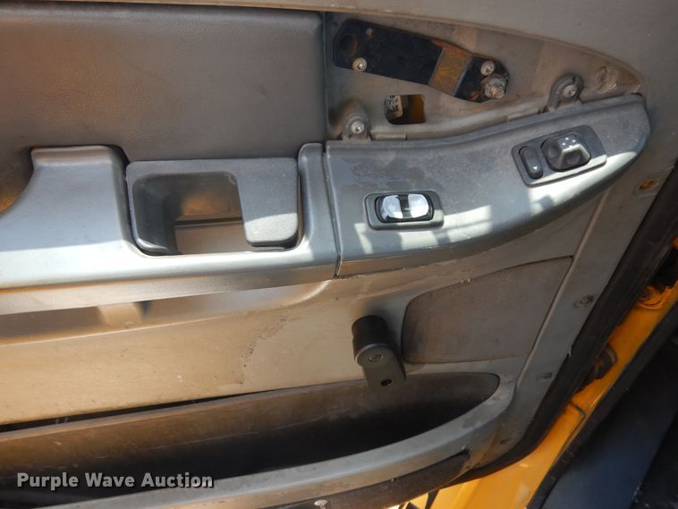 image for item KU9397 2005 Freightliner Columbia 120  semi truck