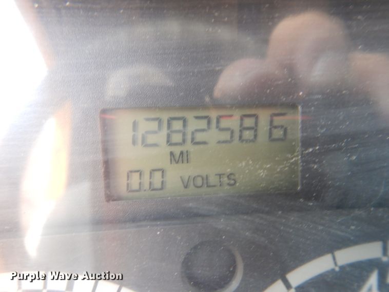 image for item KU9397 2005 Freightliner Columbia 120  semi truck