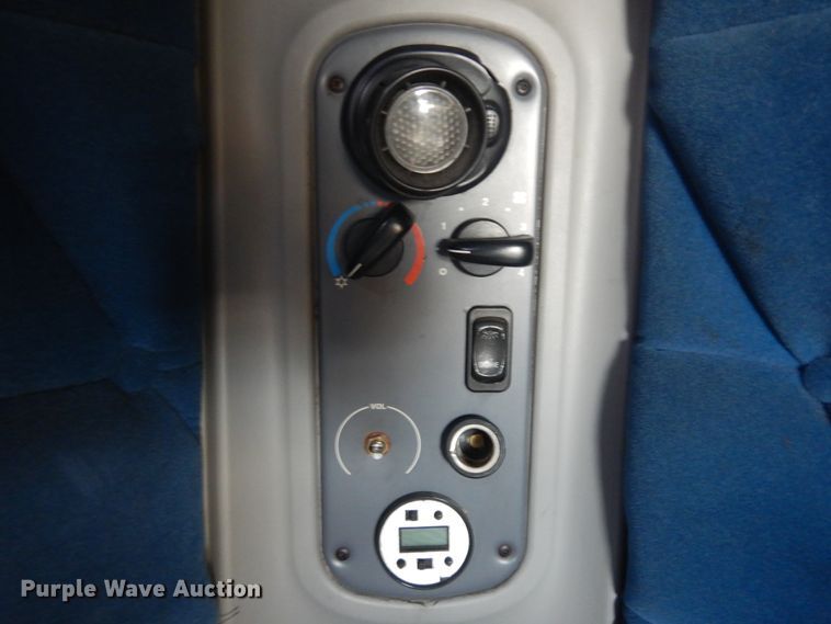 image for item KU9397 2005 Freightliner Columbia 120  semi truck