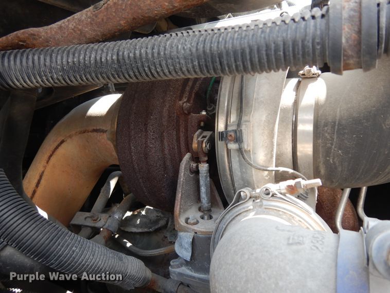 image for item KU9397 2005 Freightliner Columbia 120  semi truck