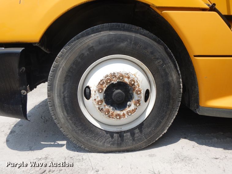 image for item KU9397 2005 Freightliner Columbia 120  semi truck