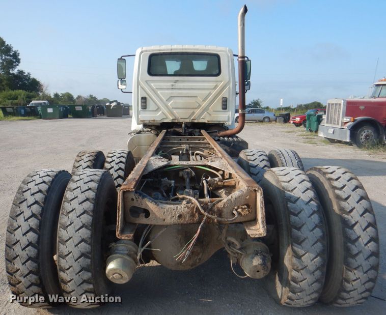 image for item KW9829 2005 International 7400  truck cab and chassis